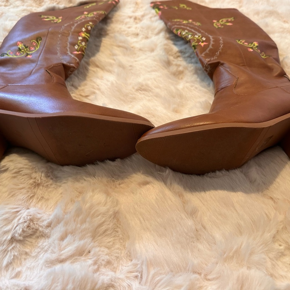 Embroidered Brown Western Knee-High Heeled Boots - Picture 3 of 7